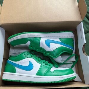 Women’s Air Jordan 1 Low Sneakers - Lucky Green/Aquatone-White
